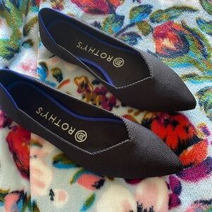 ROTHYS BLACK SZ 7 flat pointy toe